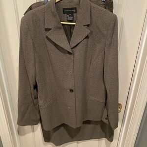 August Silk Size 16 Two Piece Skirt Suit Set